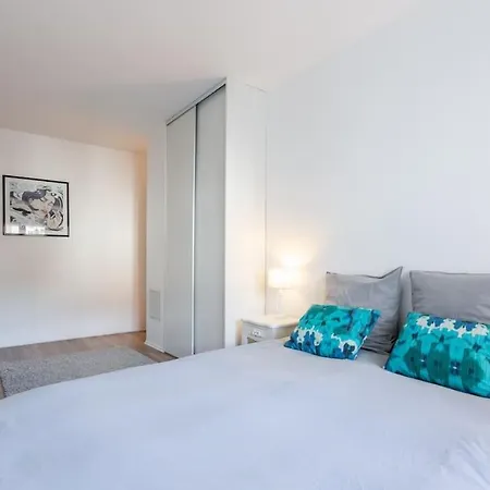 Cosy/la Defense 15min Walking15 Min Champs Elysees Puteaux